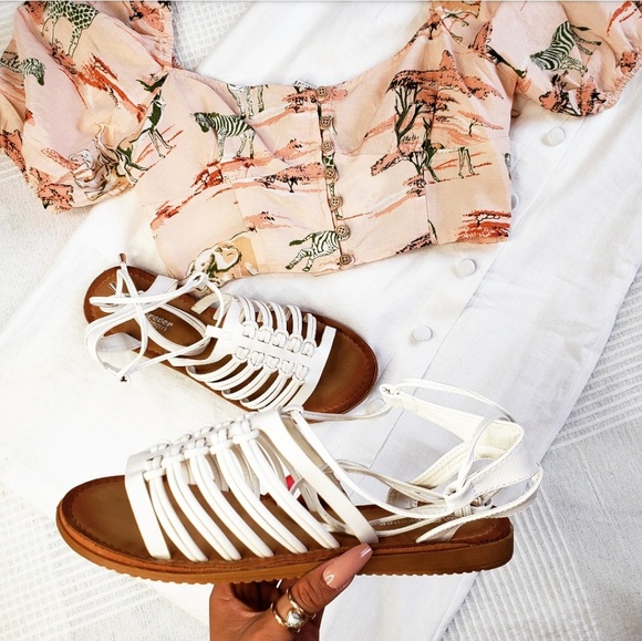 Shoes - Price firm!/The Oasis// white gladiator sandal
